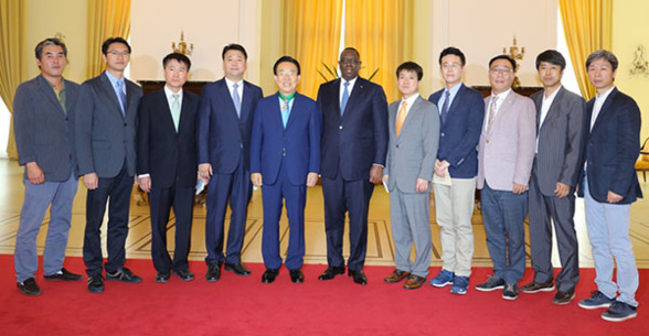 (Photos) Reçu, hier, au Palais, le Gouverneur Coréen Kwan-Yong KIM, sera à Saint-Louis, ce vendredi. (Photos) Reçu, hier, au Palais, le Gouverneur Coréen Kwan-Yong KIM, sera à Saint-Louis, ce vendredi.