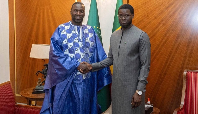 Palais : la poignée de main entre Omar Sy et Diomaye Faye et les belles perpectives pour le cinéma Palais : la poignée de main entre Omar Sy et Diomaye Faye et les belles perpectives pour le cinéma