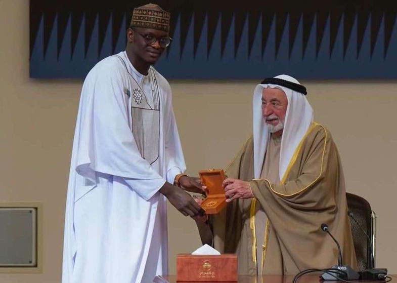 Dubaï : un petit-fils de Serigne Abass SALL remporte le Prestigieux Prix Qawafi Dubaï : un petit-fils de Serigne Abass SALL remporte le Prestigieux Prix Qawafi