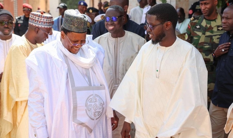Louga : Le président Diomaye FAYE en visite à la famille omarienne Louga : Le président Diomaye FAYE en visite à la famille omarienne