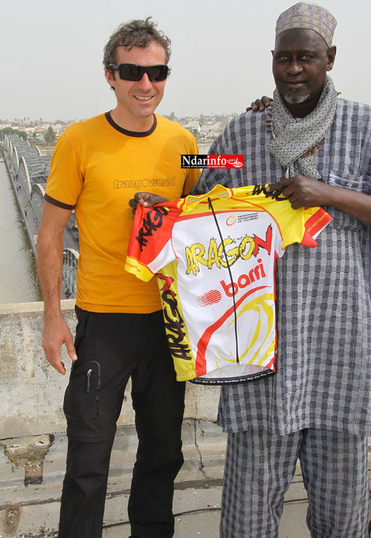 COOPÉRATION : Union cordiale entre le Club Ciclista Oscense et la Ligue de cyclisme de Saint-Louis. COOPÉRATION : Union cordiale entre le Club Ciclista Oscense et la Ligue de cyclisme de Saint-Louis.