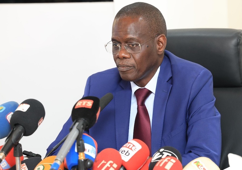 Stabilisation de la situation financière : Vers la suppression d'agences et des subventions sur l'électricité et le carburant Stabilisation de la situation financière : Vers la suppression d'agences et des subventions sur l'électricité et le carburant