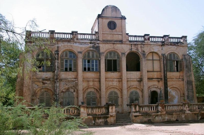 Richard-Toll : L'État envisage de réhabiliter la «Folie du baron Roger» Richard-Toll : L'État envisage de réhabiliter la «Folie du baron Roger»