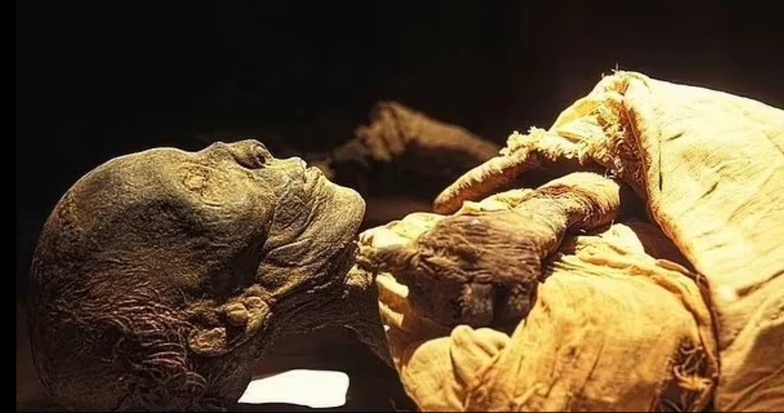 Découverte exceptionnelle du tombeau de Thoutmôsis II en Égypte : un trésor archéologique depuis Toutânkhamo Découverte exceptionnelle du tombeau de Thoutmôsis II en Égypte : un trésor archéologique depuis Toutânkhamo