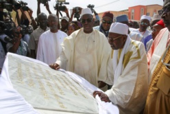 Autoroute Thiénéba-Tivaouane-Saint-Louis/Achèvement de la grande mosquée: Macky Sall débarque en père Noël à Tivaoune ! Autoroute Thiénéba-Tivaouane-Saint-Louis/Achèvement de la grande mosquée: Macky Sall débarque en père Noël à Tivaoune !