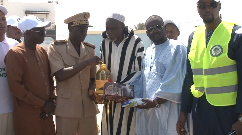 Solidarité Ramadan : La Fondation Cheikh Ayah distribue 1100 Kits alimentaires à Saint-Louis
