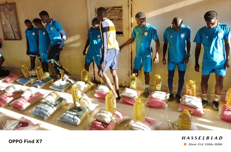 Solidarité Ramadan : La Linguère gâte ses joueurs avec un généreux " Sukeru Koor " Solidarité Ramadan : La Linguère gâte ses joueurs avec un généreux " Sukeru Koor "