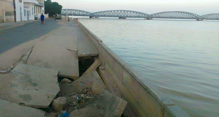 Saint-Louis : un gouffre dangereux, en plein air, sur l’ile. Saint-Louis : un gouffre dangereux, en plein air, sur l’ile.