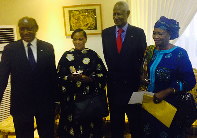 Des membres de la délégation à coté du Président DIOUF Des membres de la délégation à coté du Président DIOUF