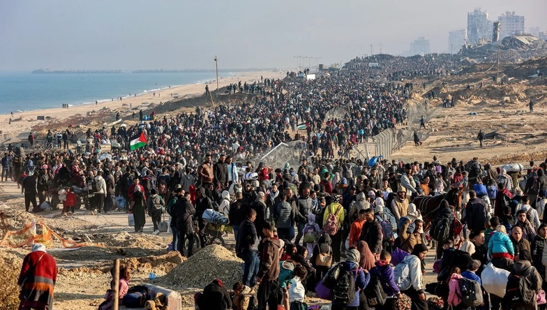 Gaza: des colonnes de Palestiniens à nouveau sur les routes après un ordre d’évacuation israélien Gaza: des colonnes de Palestiniens à nouveau sur les routes après un ordre d’évacuation israélien
