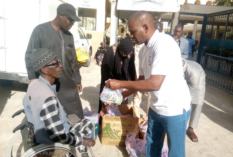 Solidarité Ramadan : Le RAMES distribue 100 Kits de fruits aux plus démunis Solidarité Ramadan : Le RAMES distribue 100 Kits de fruits aux plus démunis