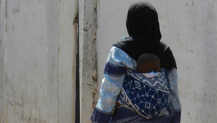 Lorsqu'il a proclamé son pays « République islamique de Gambie », le 12 décembre dernier, le président Yahya Jammeh avait pourtant assuré qu'aucun code vestimentaire ne serait imposé aux femmes. Lorsqu'il a proclamé son pays « République islamique de Gambie », le 12 décembre dernier, le président Yahya Jammeh avait pourtant assuré qu'aucun code vestimentaire ne serait imposé aux femmes.