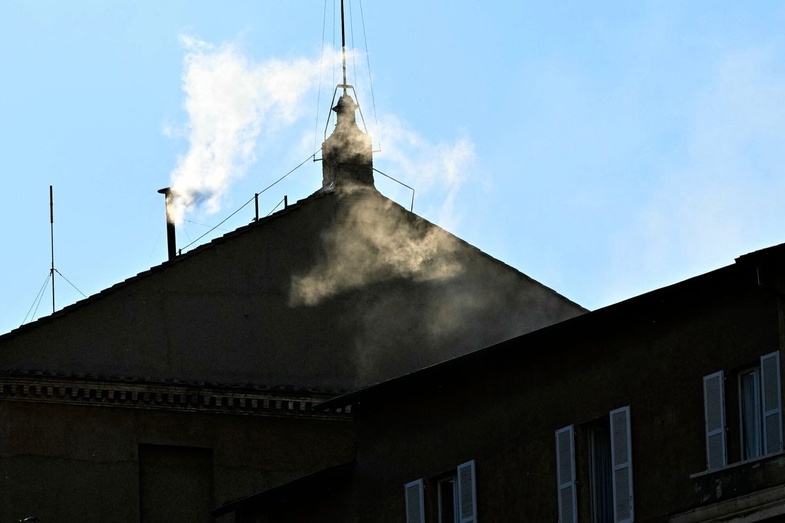 Fumée blanche: les cardinaux ont choisi un nouveau pape Fumée blanche: les cardinaux ont choisi un nouveau pape
