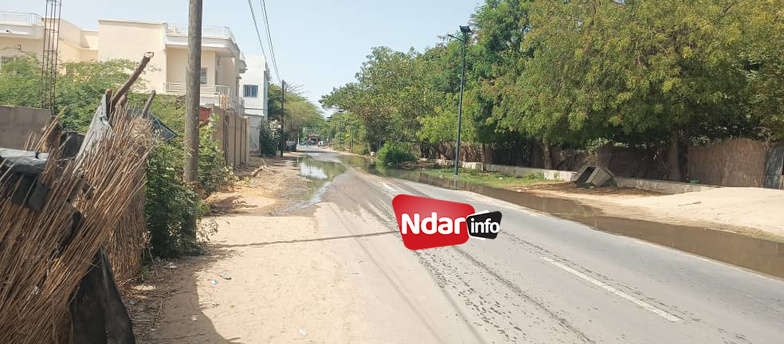 Fuite au canal de Bango : l’eau envahit l’entrée principale de la localité Fuite au canal de Bango : l’eau envahit l’entrée principale de la localité