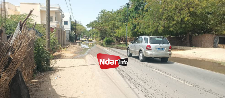 Fuite au canal de Bango : l’eau envahit l’entrée principale de la localité Fuite au canal de Bango : l’eau envahit l’entrée principale de la localité