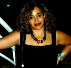 Pape Samba Sow « Zoumba » et Soukeina Khalil, artistes saint-louisiens : Quand le pinceau se fait rythme. Pape Samba Sow « Zoumba » et Soukeina Khalil, artistes saint-louisiens : Quand le pinceau se fait rythme.