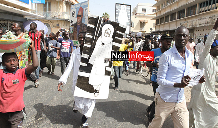 DIRECT – SAINT-LOUIS : les mourides marchent contre Jeune Afrique (Photos)