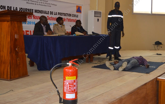 Journée Mondiale de la Protection Civile (JIPC): l'UGB a abrité une séance de formation en secourisme et extinction des incendies. Journée Mondiale de la Protection Civile (JIPC): l'UGB a abrité une séance de formation en secourisme et extinction des incendies.