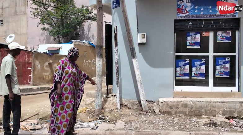 Caniveaux non recouverts : les populations de la rue de Paris réclament des solutions urgentes Caniveaux non recouverts : les populations de la rue de Paris réclament des solutions urgentes