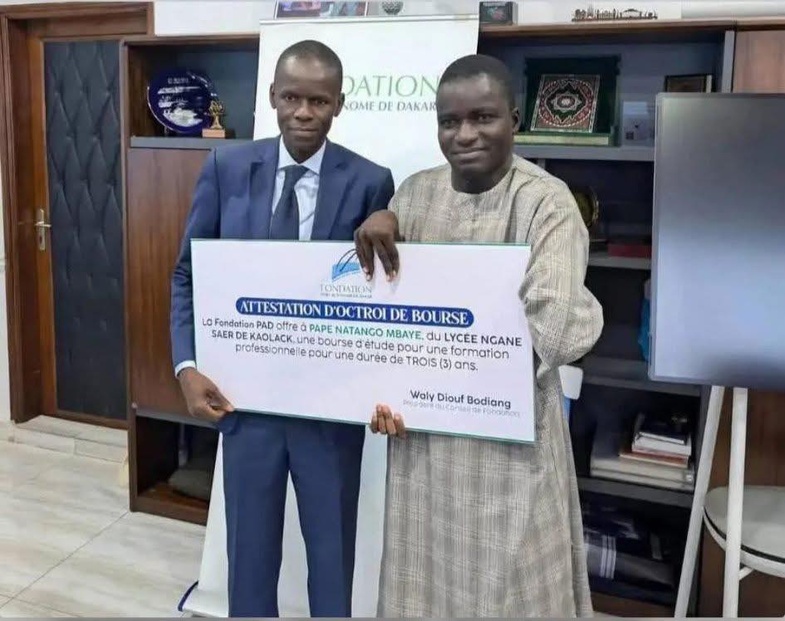 Le Port Autonome attribue une bourse à un bachelier handicapé de Kaolack Le Port Autonome attribue une bourse à un bachelier handicapé de Kaolack