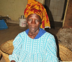 Profil - Femme travailleuse de Guet-Ndar : Binta Sarr transformée par le poisson