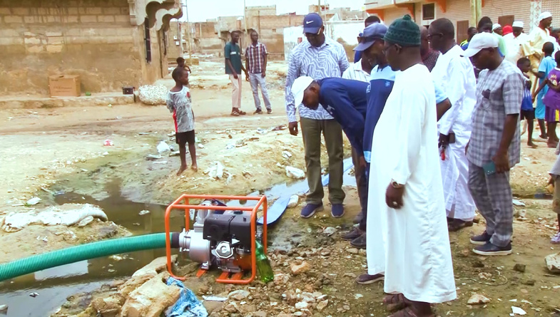 Saint-Louis | Le Colonel Abdourahim Kébé au chevet des sinistrés de Guinaw Rails Saint-Louis | Le Colonel Abdourahim Kébé au chevet des sinistrés de Guinaw Rails