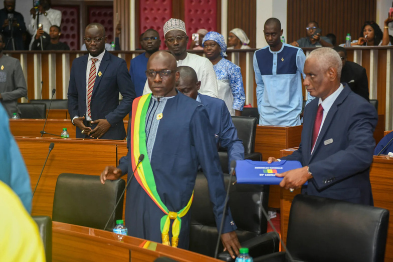 Dakar : Amadou Mbaye Dia installé à l’Assemblée nationale en remplacement d’Amadou Ba Dakar : Amadou Mbaye Dia installé à l’Assemblée nationale en remplacement d’Amadou Ba