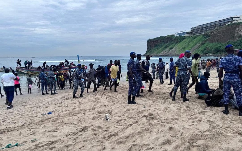 Ouakam : Des migrants abandonnés en mer accostent sur la plage de Dakar Ouakam : Des migrants abandonnés en mer accostent sur la plage de Dakar