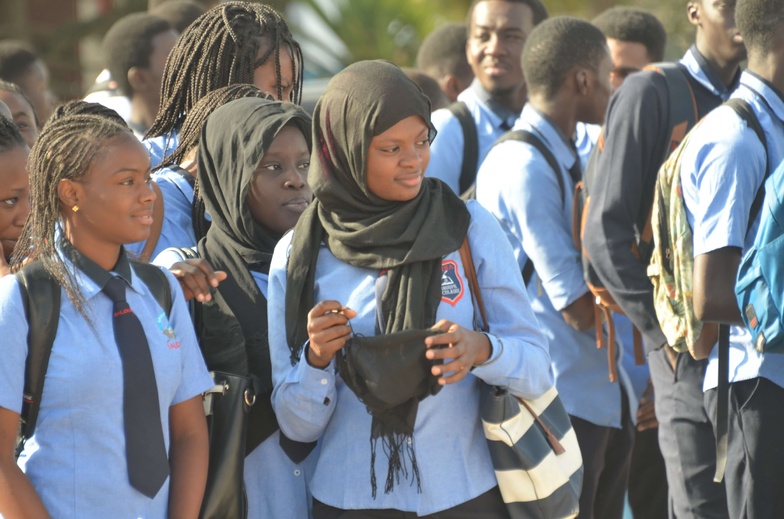 Guirassy annonce un décret sur le port obligatoire de l’uniforme scolaire pour l’année prochaine Guirassy annonce un décret sur le port obligatoire de l’uniforme scolaire pour l’année prochaine