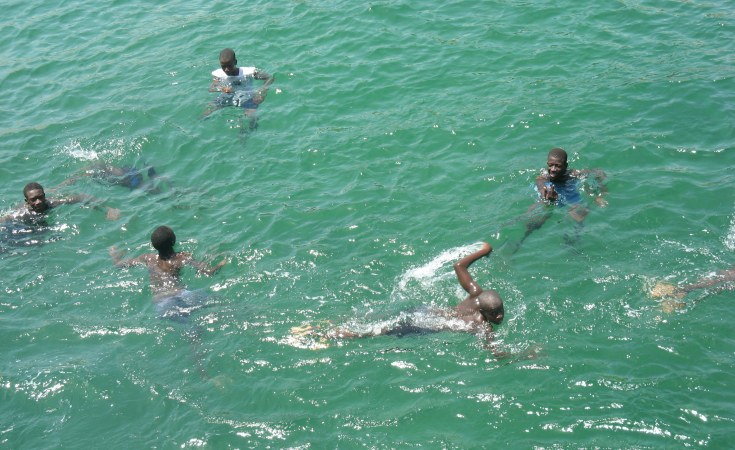 Drame à Mboro-sur-Mer : Le corps d’un jeune sauveteur retrouvé après avoir sauvé un garçon de la noyade