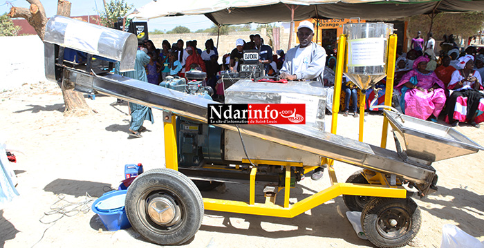 DIRECT - Une machine d’iodation du Sel aux femmes : Mary Teuw NIANE gâte les femmes de Gandiol. DIRECT - Une machine d’iodation du Sel aux femmes : Mary Teuw NIANE gâte les femmes de Gandiol.