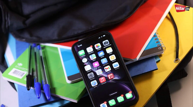 L'interdiction des téléphones portables en milieu scolaire : Réactions contrastées à Saint-Louis L'interdiction des téléphones portables en milieu scolaire : Réactions contrastées à Saint-Louis