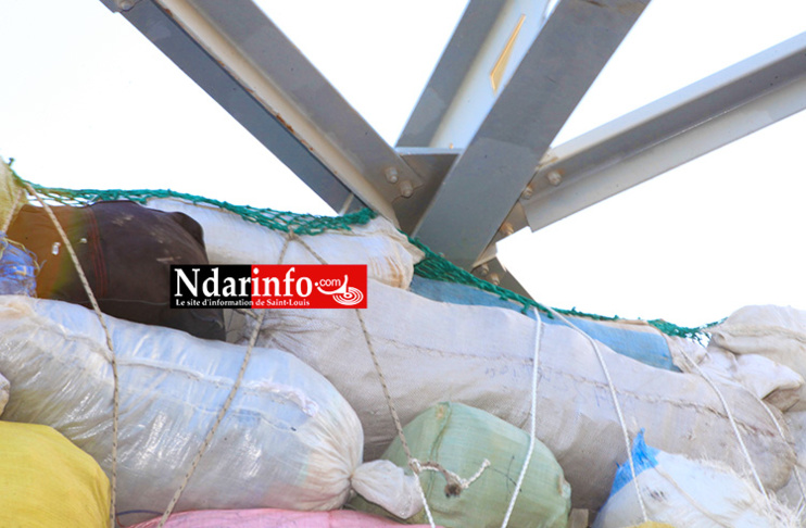 INCROYABLE : Un bus se coince sur le Pont. Regardez ! INCROYABLE : Un bus se coince sur le Pont. Regardez !