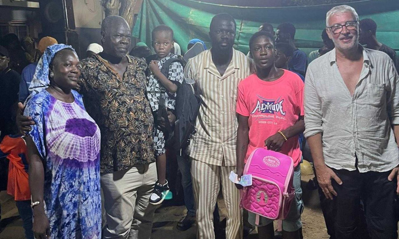Moussa Ndiaye et ses partenaires offrent du matériel scolaire à plus de 1 000 élèves à Saint-Louis
