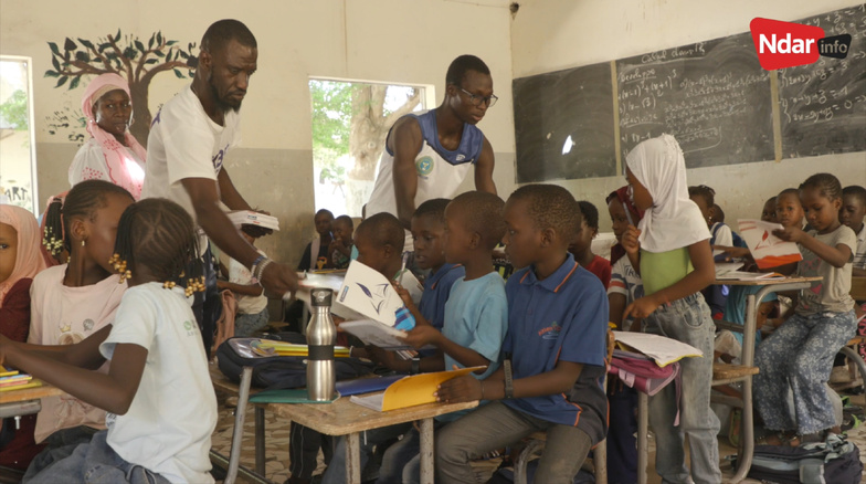 Le MCDS distribue 594 kits scolaires à l’école François Mbaye Salzman Le MCDS distribue 594 kits scolaires à l’école François Mbaye Salzman