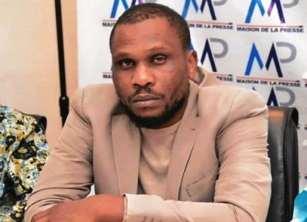 RFM : Babacar Fall interpellé après avoir interviewé Madiambal Diagne RFM : Babacar Fall interpellé après avoir interviewé Madiambal Diagne