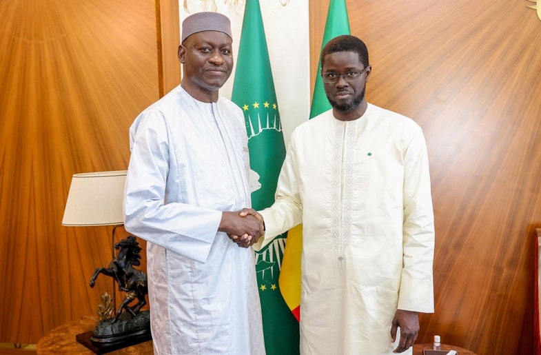 Le chef de l’État reçoit le maire de Dakar pour faire le point sur les JOJ 2026 Le chef de l’État reçoit le maire de Dakar pour faire le point sur les JOJ 2026