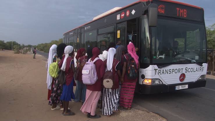 Dagana : deux nouveaux bus scolaires pour alléger le calvaire des élèves