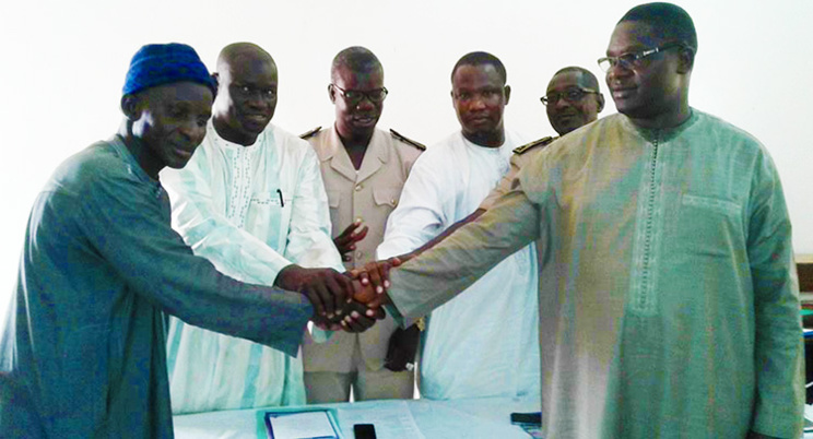 Mission de délimitation des communes de Gaé et Bokhol : les deux maires se sont donné la main. Mission de délimitation des communes de Gaé et Bokhol : les deux maires se sont donné la main.