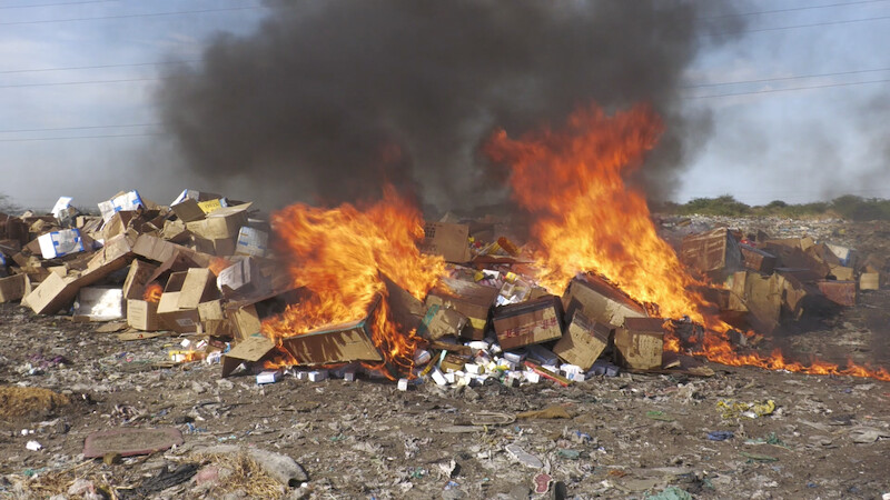 Saint-Louis : la douane incinère 384 millions de francs de marchandises illicites