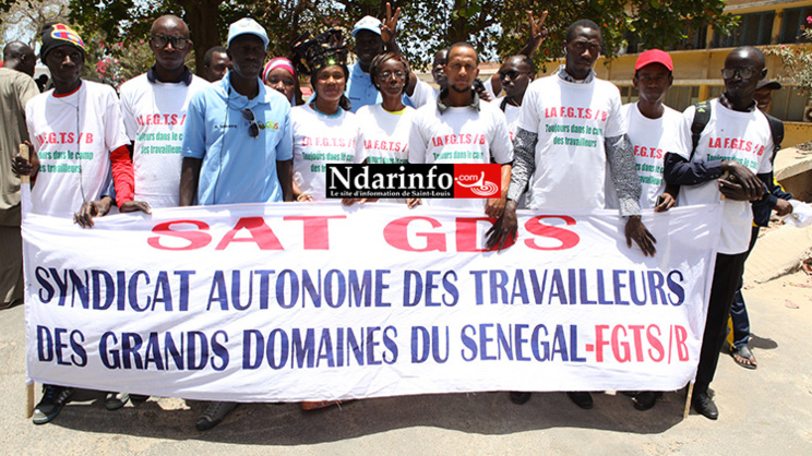 (Images) 1er MAI : le défilé des travailleurs sur la Place Faidherbe. (Images) 1er MAI : le défilé des travailleurs sur la Place Faidherbe.