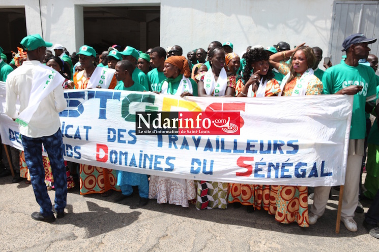 (Images) 1er MAI : le défilé des travailleurs sur la Place Faidherbe.