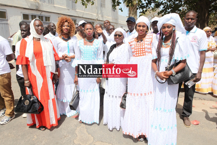 (Images) 1er MAI : le défilé des travailleurs sur la Place Faidherbe. (Images) 1er MAI : le défilé des travailleurs sur la Place Faidherbe.