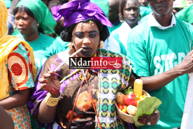 (Images) 1er MAI : le défilé des travailleurs sur la Place Faidherbe. (Images) 1er MAI : le défilé des travailleurs sur la Place Faidherbe.
