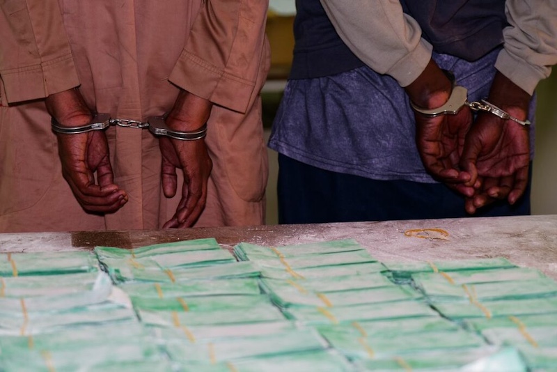 Plusieurs faux papiers saisis : La police met fin à l'usurpation d'identité d'un ressortissant étranger