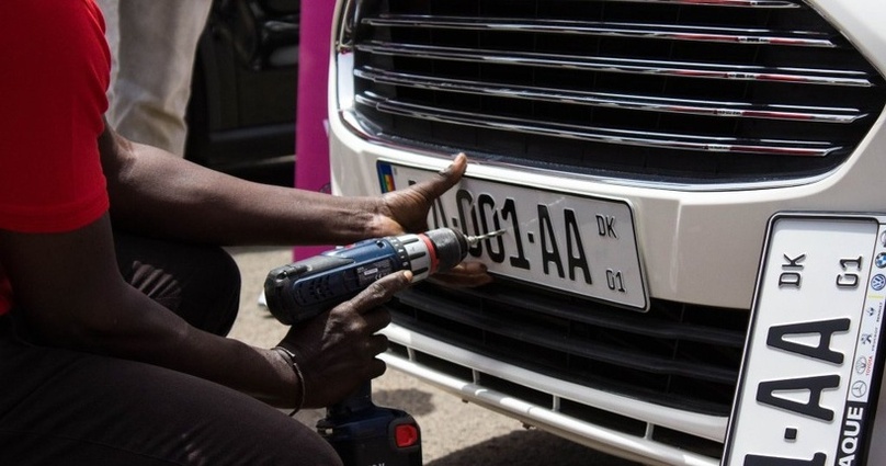 "Cité Imbécile" : Comment 897 plaques d'immatriculation neuves ont fini sur un chariot de ferrailleur "Cité Imbécile" : Comment 897 plaques d'immatriculation neuves ont fini sur un chariot de ferrailleur