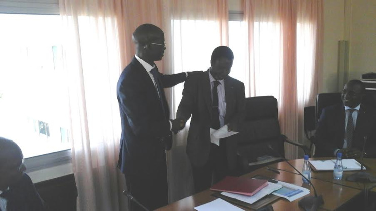 SUBVENTION A L’HABITAT : la SONES remet un premier chèque de 15 millions de FCFA à la Coopérative d’Habitat. SUBVENTION A L’HABITAT : la SONES remet un premier chèque de 15 millions de FCFA à la Coopérative d’Habitat.