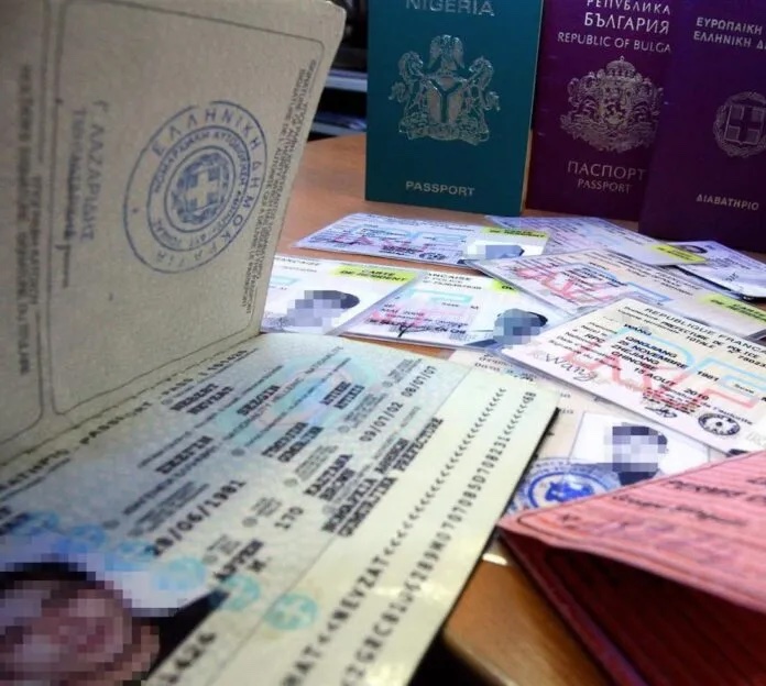 Cachets volés et matrices USB : Les coulisses d'une usine de faux documents à Dakar