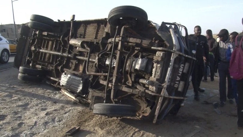 Accident à Saint-Louis : Deux morts dans le renversement d'un Ndiaga Ndiaye Accident à Saint-Louis : Deux morts dans le renversement d'un Ndiaga Ndiaye