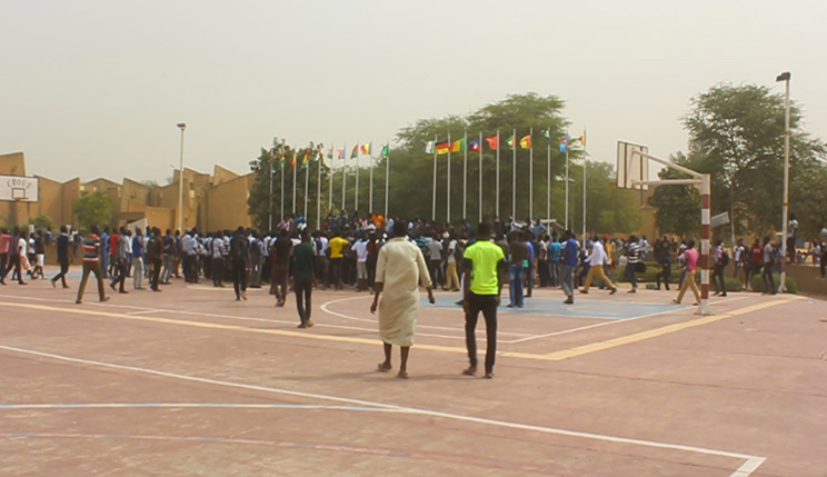 Ça chauffe à l’UGB: les étudiants décrètent une grève illimitée. Ça chauffe à l’UGB: les étudiants décrètent une grève illimitée.